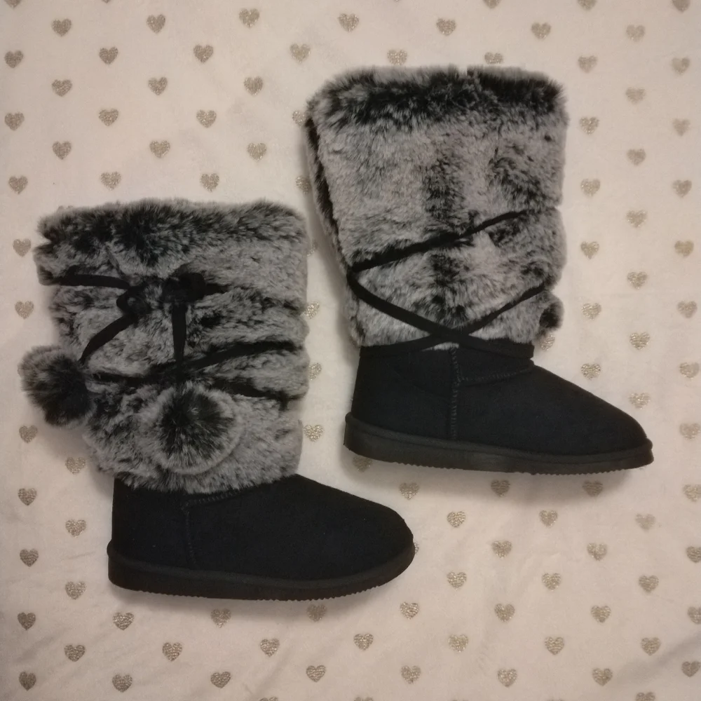 🔥3/$70 🎉S-HP🎉 *NWOT* FabKids Girl's Faux Fur Black and Gray Boots